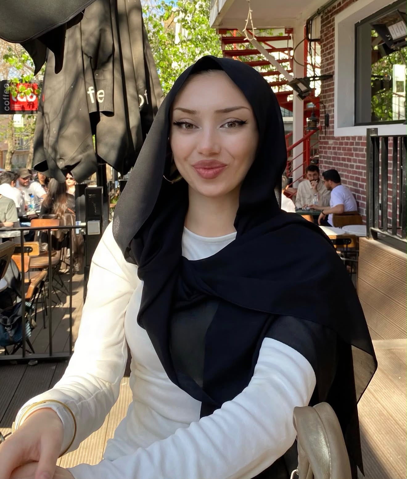 Karalar Rus Bayan Escort Gamze